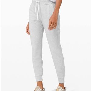 BRAND NEW LULULEMON WARM DOWN JOGGERS SIZE 4
